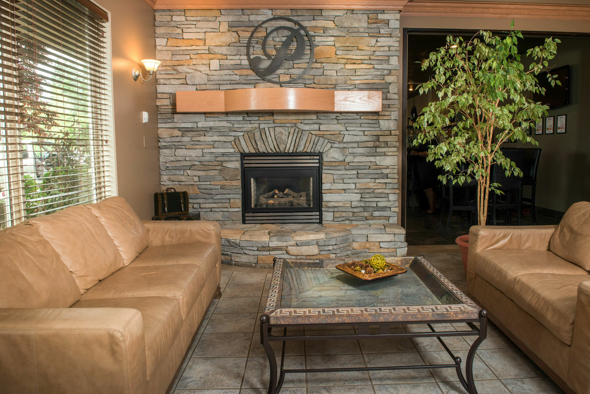 Hilltop Inn - Salmon Arm Exteriér fotografie
