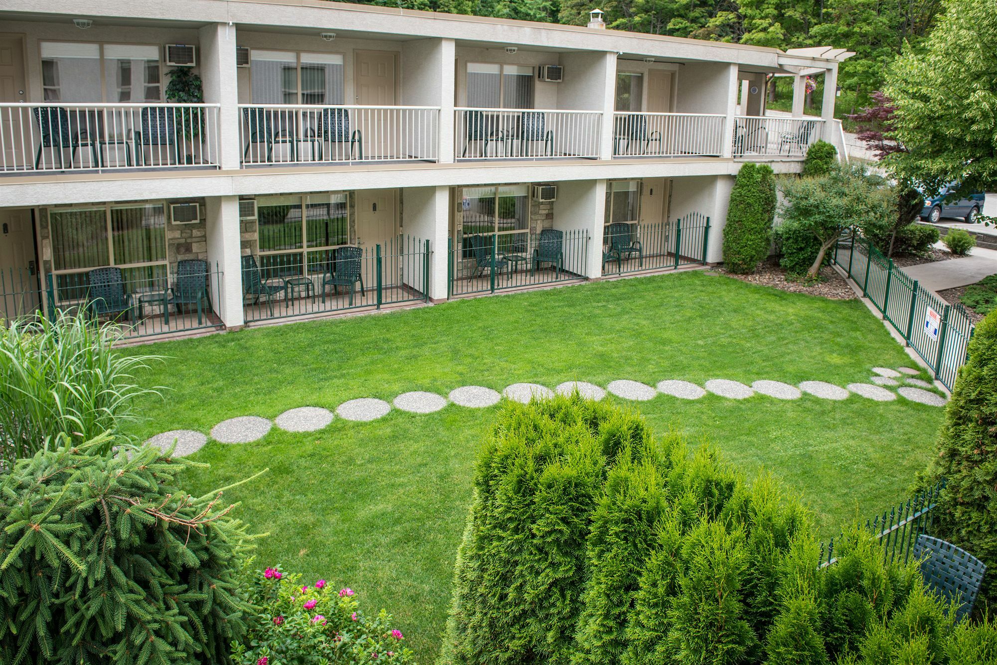 Hilltop Inn - Salmon Arm Exteriér fotografie